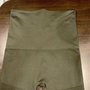 Belly Bandit maternity pants-green like new.